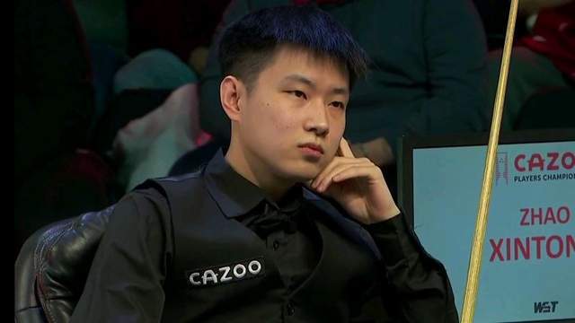 拜仁慕尼黑莱万多夫斯基帽子戏法