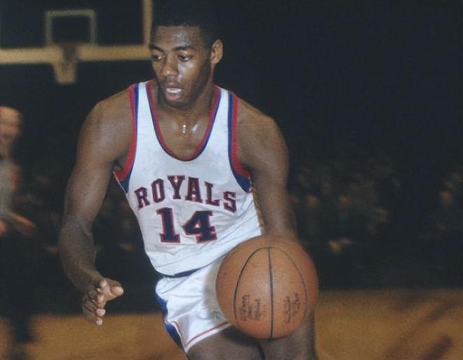 艾维谈复出：感恩回来打球，休息太久花了点时间才适应过来