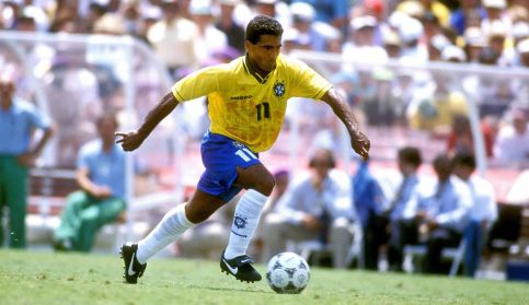 记者：谢维军在昨天的比赛中肋骨又裂了