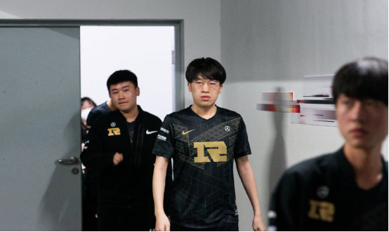 也推动着拉 也推动着拉