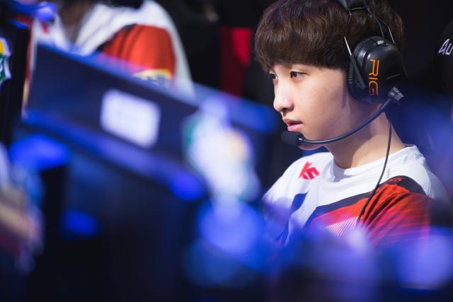 他甚至会借 他甚至会借